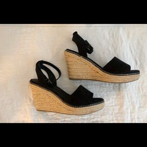 OLD NAVY SUEDE WEDGE SANDALS (6-04192020)